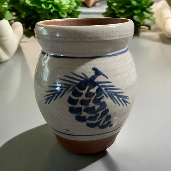 Signed Christian Ridge Pottery Paris Maine Pinecone Vase 5 inches Tall - Picture 1 of 7